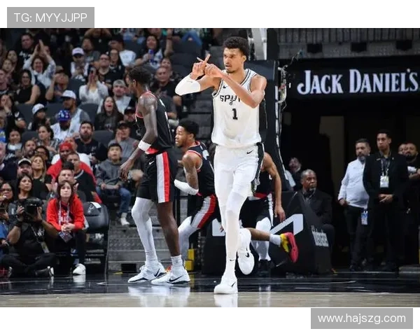 开拓者失利马刺胜形势严峻